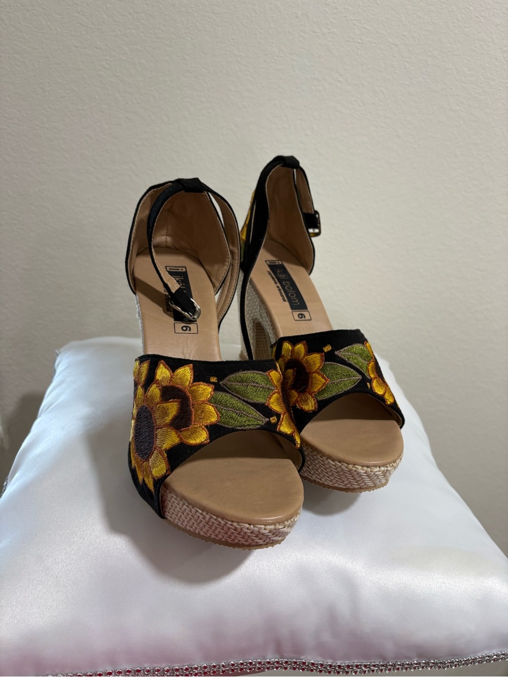 Embroidered Sunflower Wedge Sandals - Black